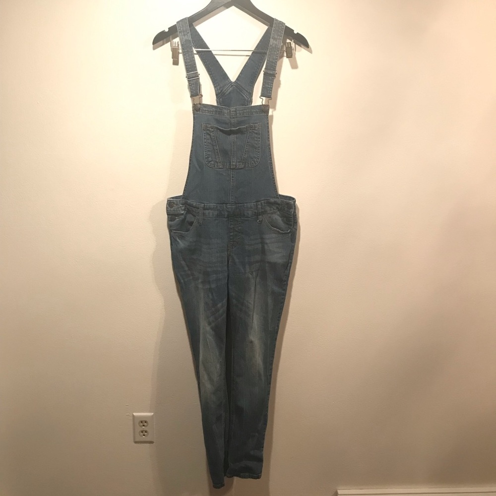 Mossimo Overalls! 💙
